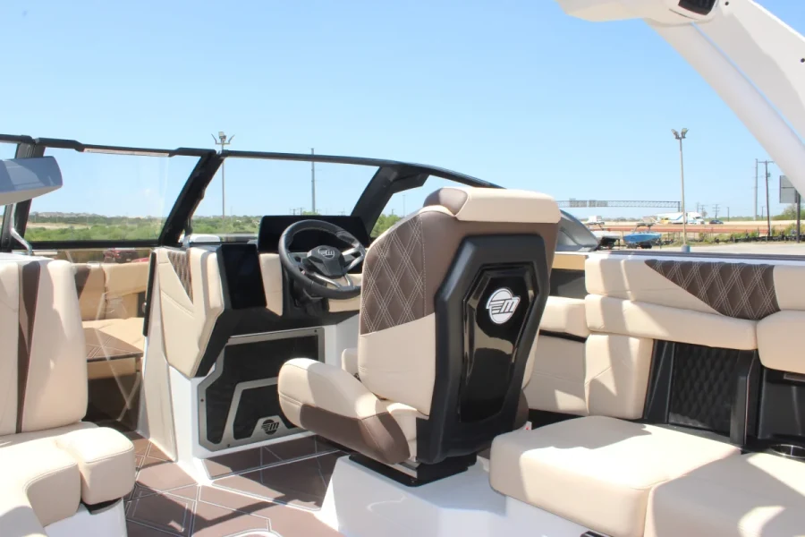 2027-malibu-m230-143978-image13.webp