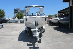 2027-malibu-m230-143978-image2.webp