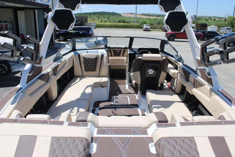 2027-malibu-m230-143978-image9.webp