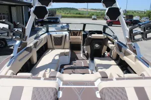 2027-malibu-m230-143978-image9.webp