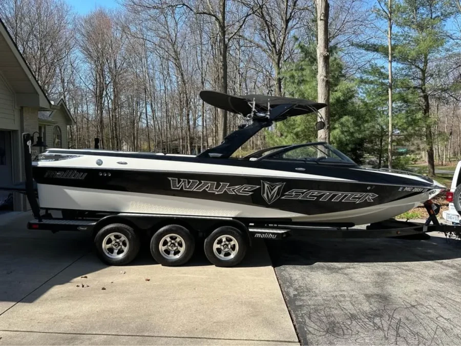 2008-malibu-wakesetter-247-lsv-143983-image1.webp