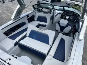 2023-mastercraft-x-star-143988-image3.webp