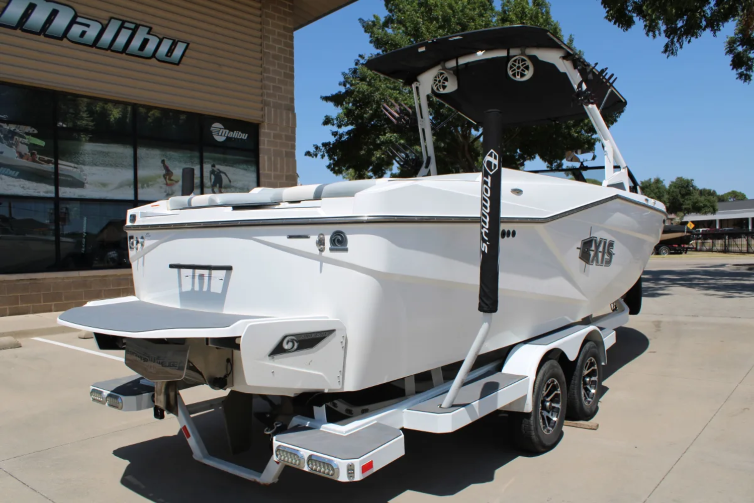 2023 Axis T250