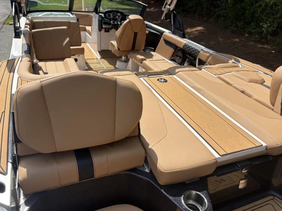 2023-mastercraft-xt24-144036-image16.webp