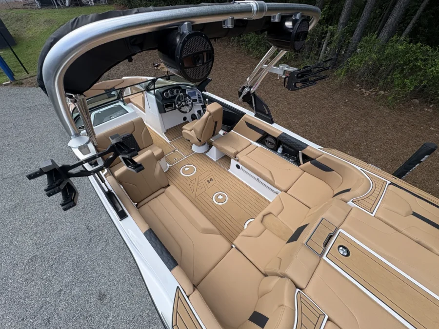 2023-mastercraft-xt24-144036-image17.webp