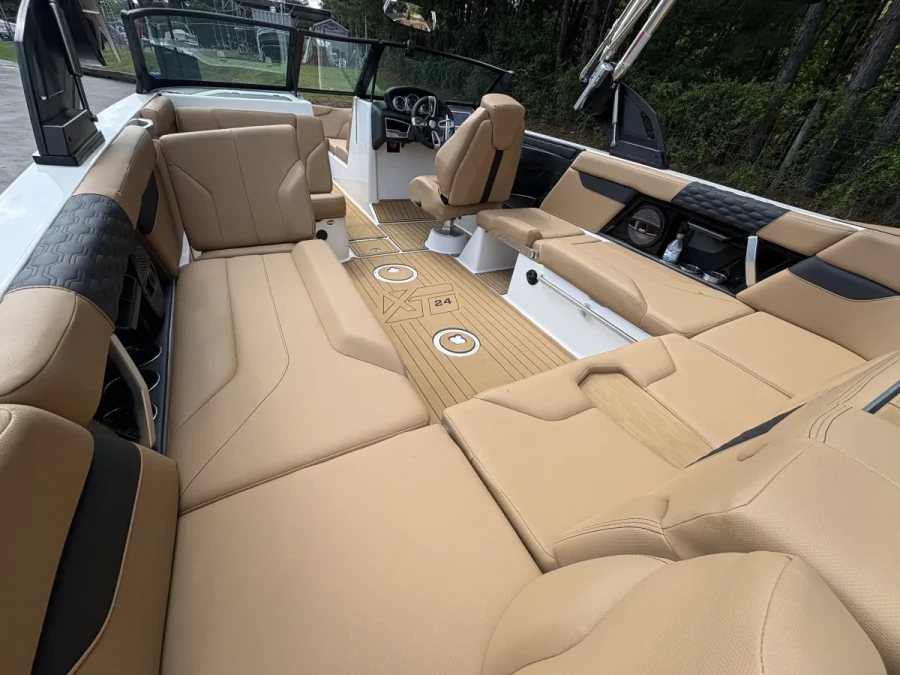 2023-mastercraft-xt24-144036-image18.webp