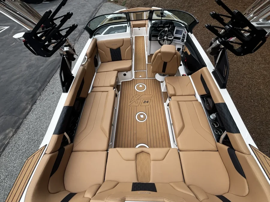 2023-mastercraft-xt24-144036-image6.webp