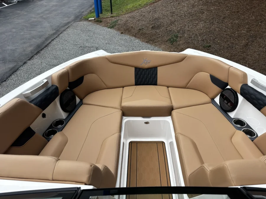 2023-mastercraft-xt24-144036-image7.webp
