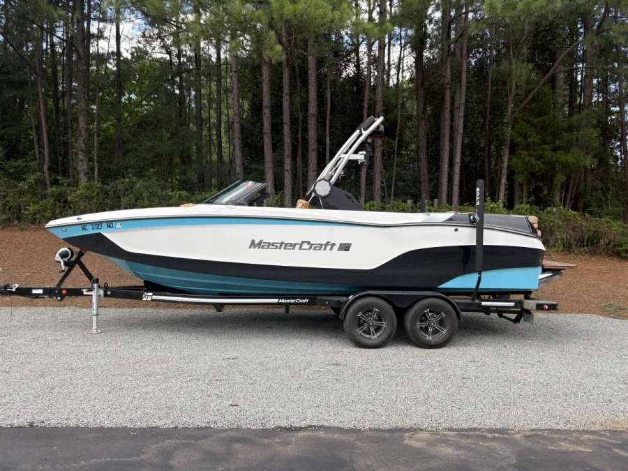 2023-mastercraft-xt24-144036-image9.webp