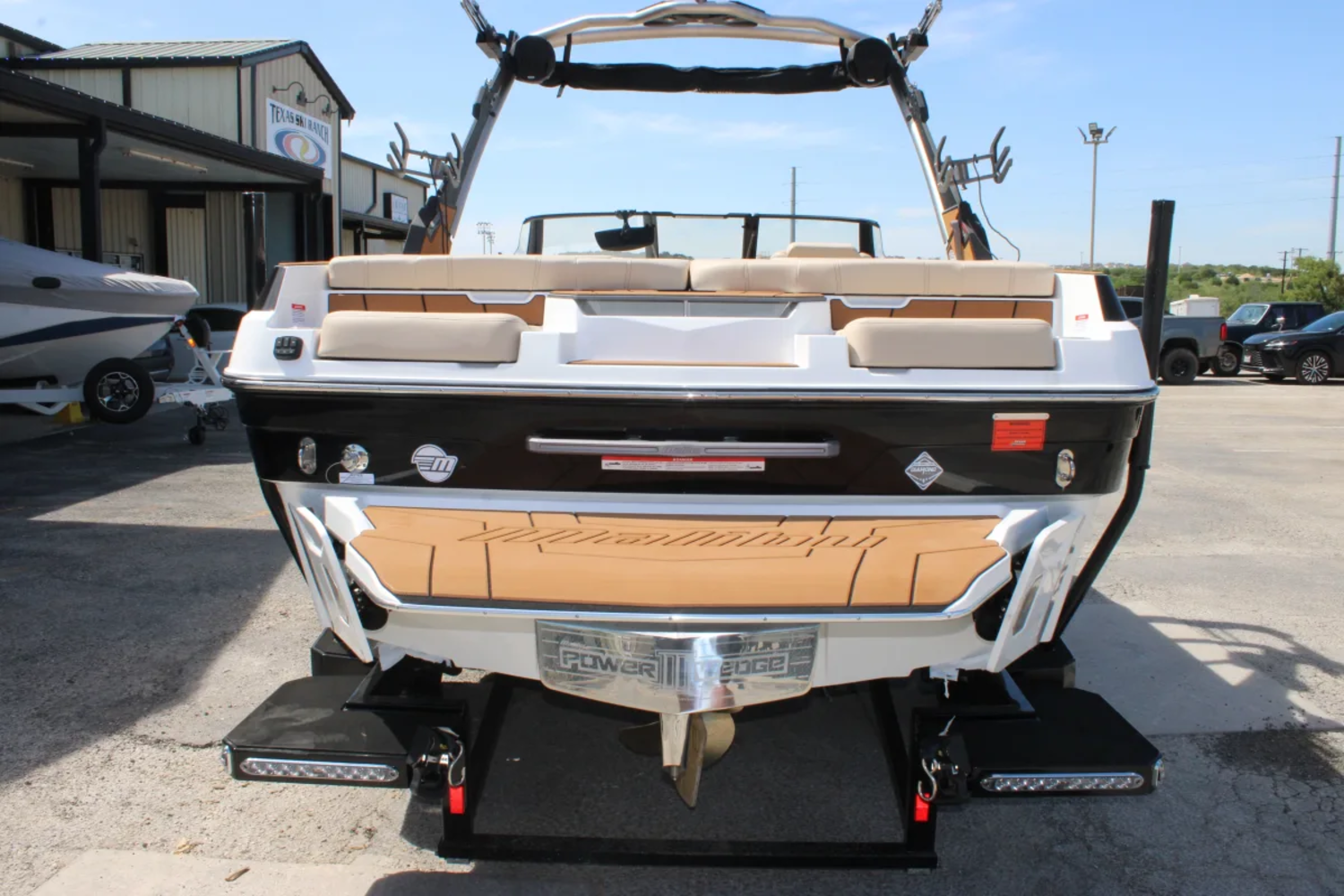 2027 Malibu 21 LX