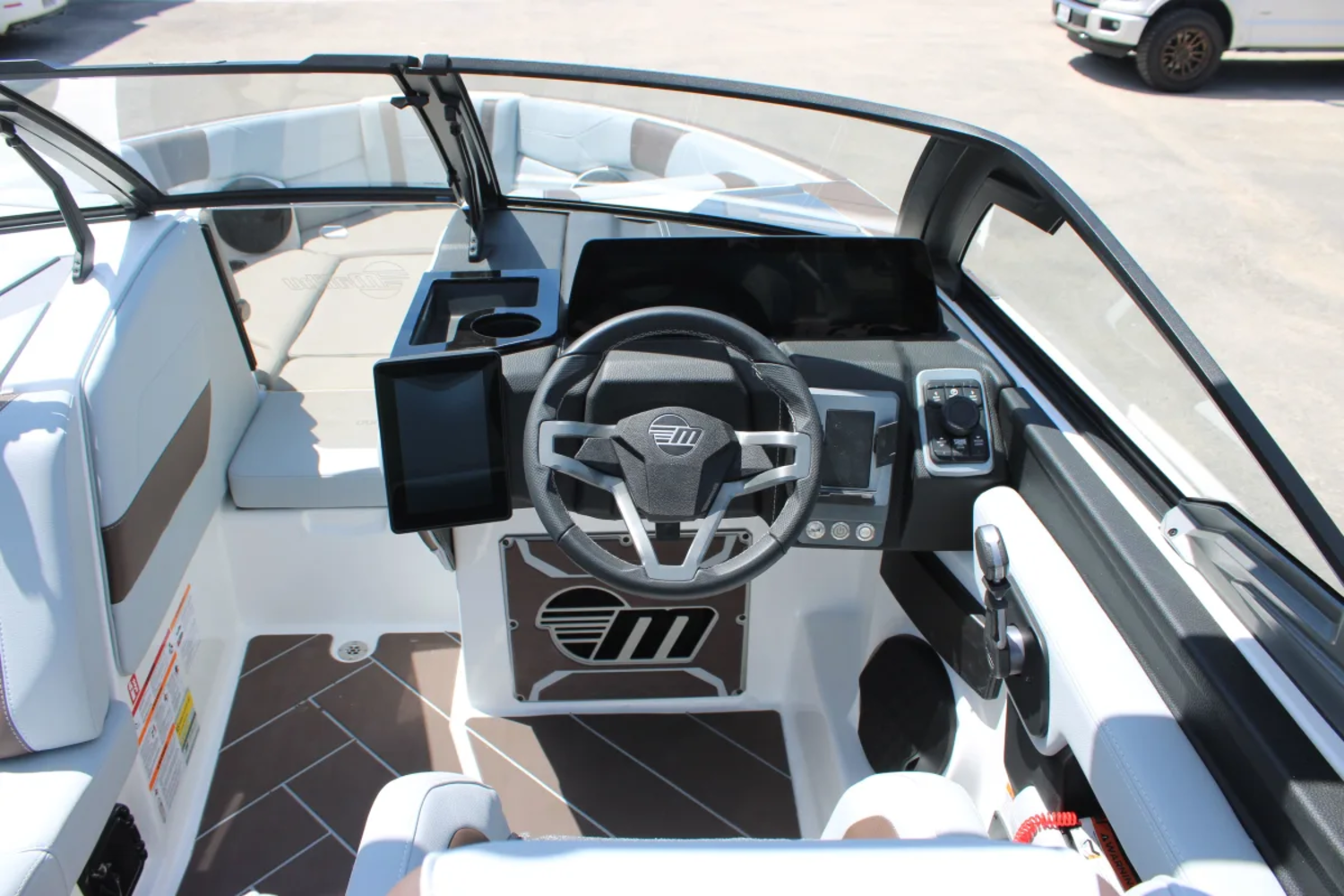 2026 Malibu 23 LSV