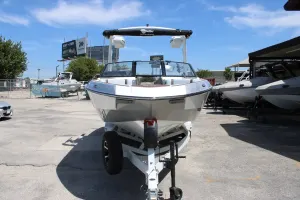 2026-malibu-wakesetter-23-lsv-144041-image2.webp