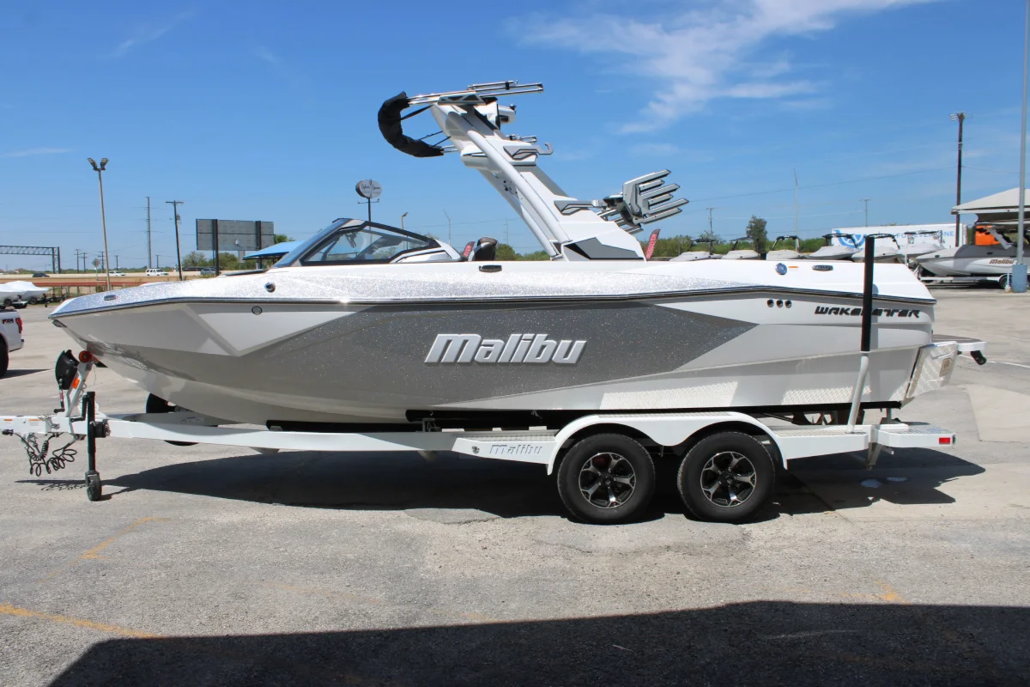 2026 Malibu 23 LSV
