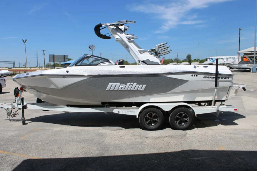 2026-malibu-wakesetter-23-lsv-144041-image4.webp