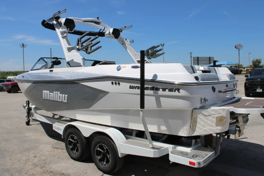 2026-malibu-wakesetter-23-lsv-144041-image5.webp