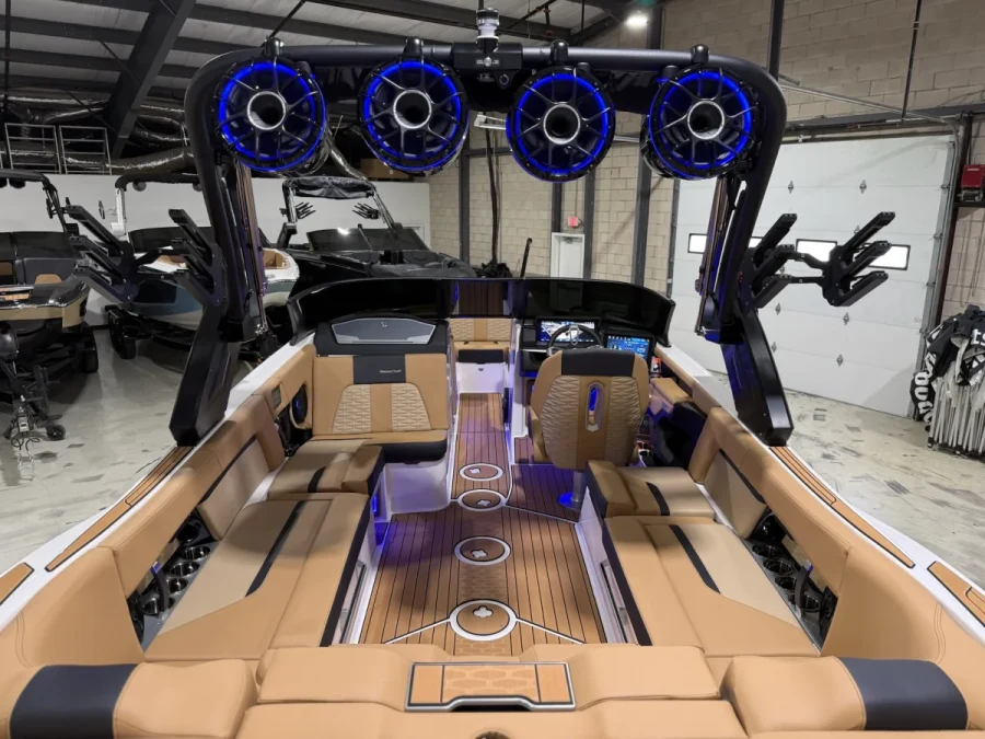 2025-mastercraft-x24-144044-image11.webp