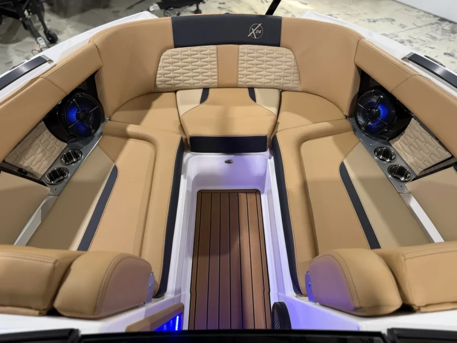2025-mastercraft-x24-144044-image12.webp
