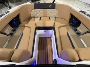 2025-mastercraft-x24-144044-image12.webp