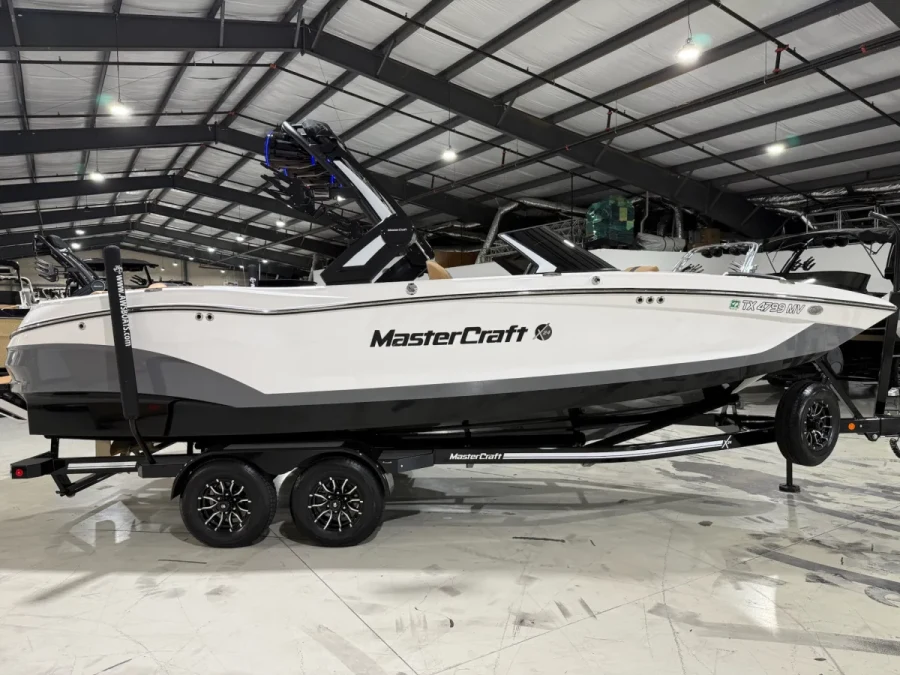 2025-mastercraft-x24-144044-image2.webp