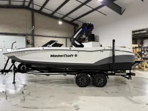 2025-mastercraft-x24-144044-image3.webp
