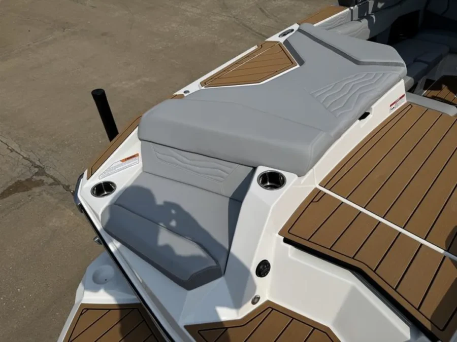2027-nautique-g23-144049-image12.webp