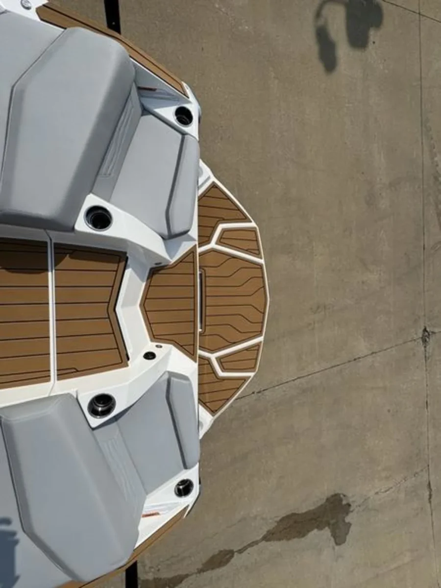 2027-nautique-g23-144049-image13.webp