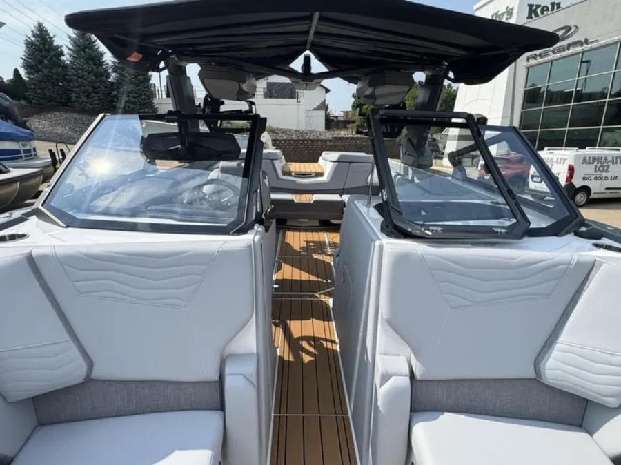 2027-nautique-g23-144049-image3.webp