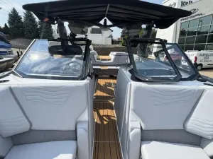 2027-nautique-g23-144049-image3.webp