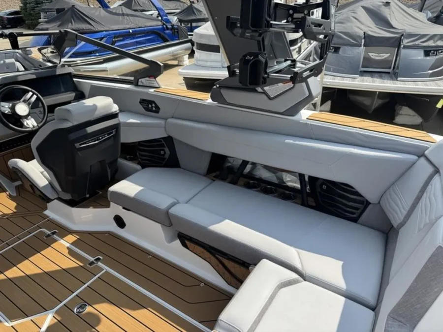 2027-nautique-g23-144049-image8.webp