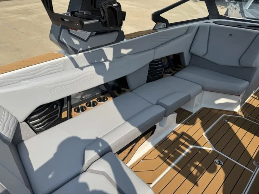 2027-nautique-g23-144049-image9.webp