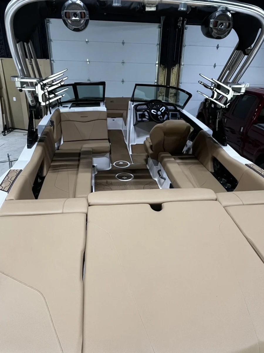 2021-mastercraft-nxt22-144084-image1.webp