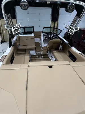 2021-mastercraft-nxt22-144084-image1.webp