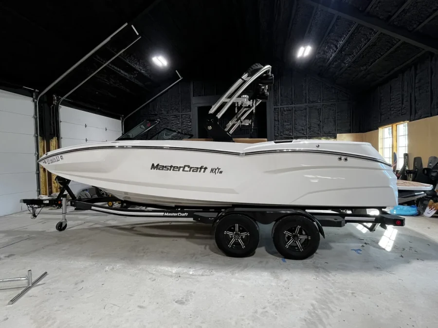 2021-mastercraft-nxt22-144084-image3.webp