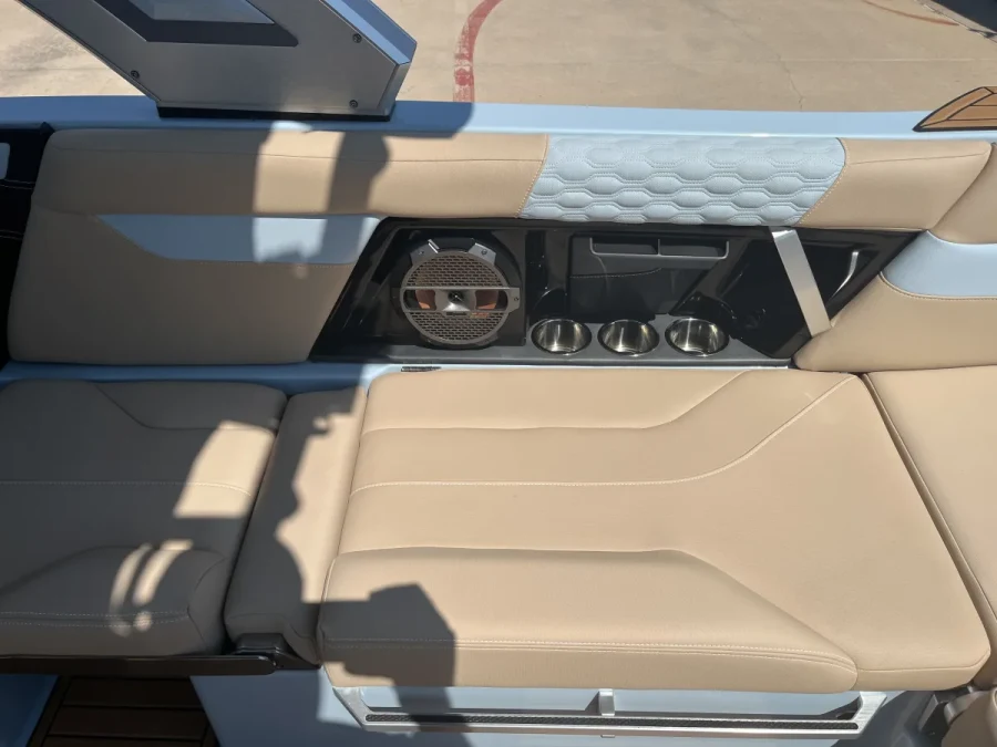 2022-mastercraft-xt24-142683-image10.webp