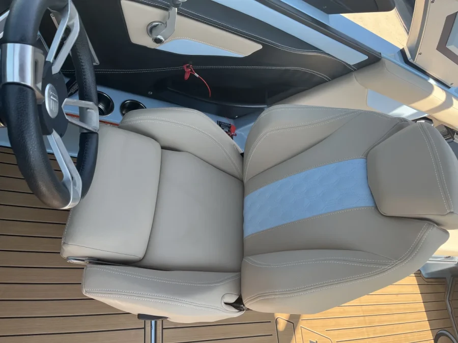 2022-mastercraft-xt24-142683-image11.webp