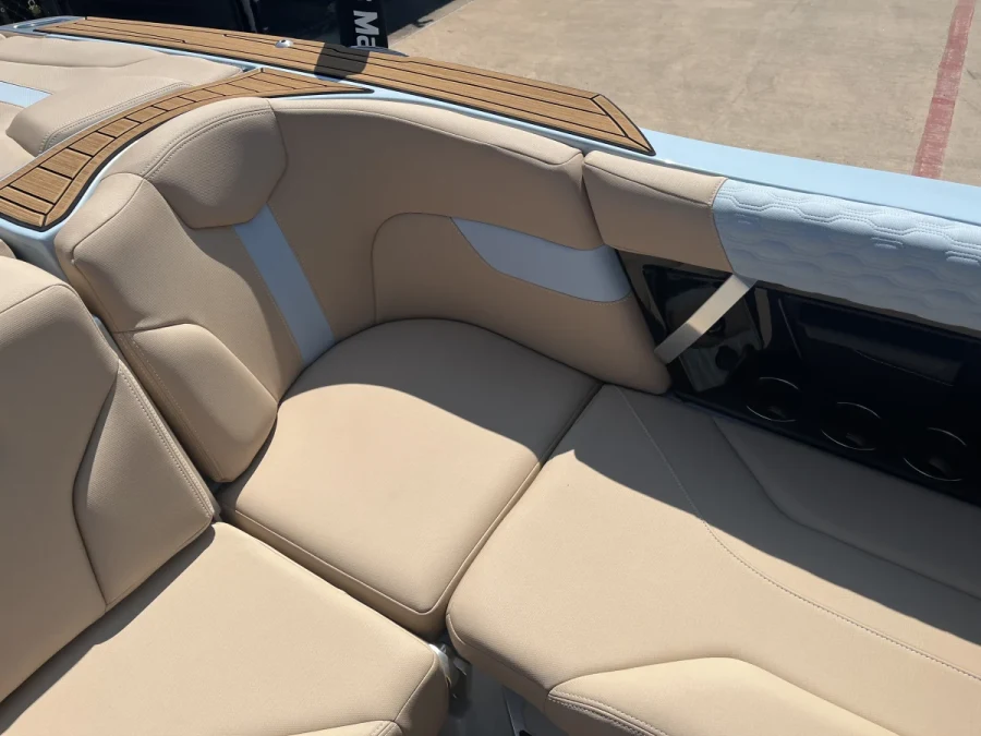 2022-mastercraft-xt24-142683-image7.webp