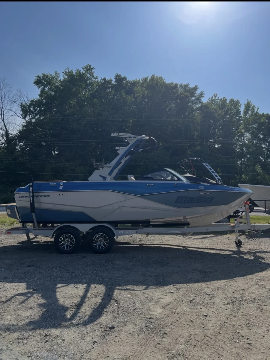 2023-malibu-wakesetter-22-lsv-142706-image1.webp