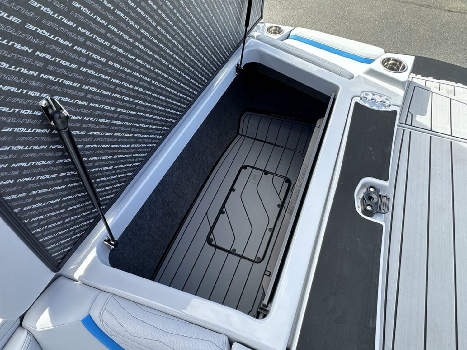2027 Nautique G25