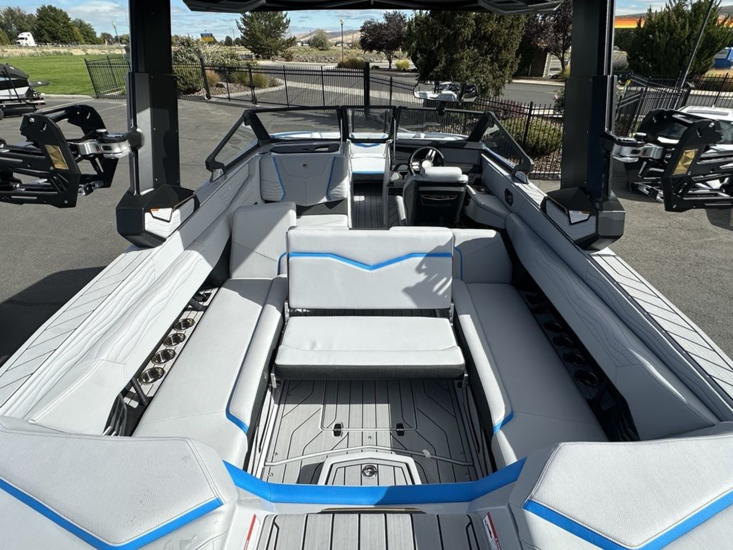 2027 Nautique G25