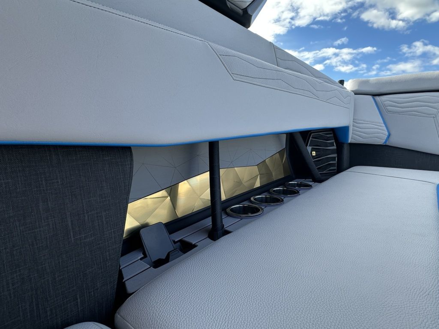 2027 Nautique G25