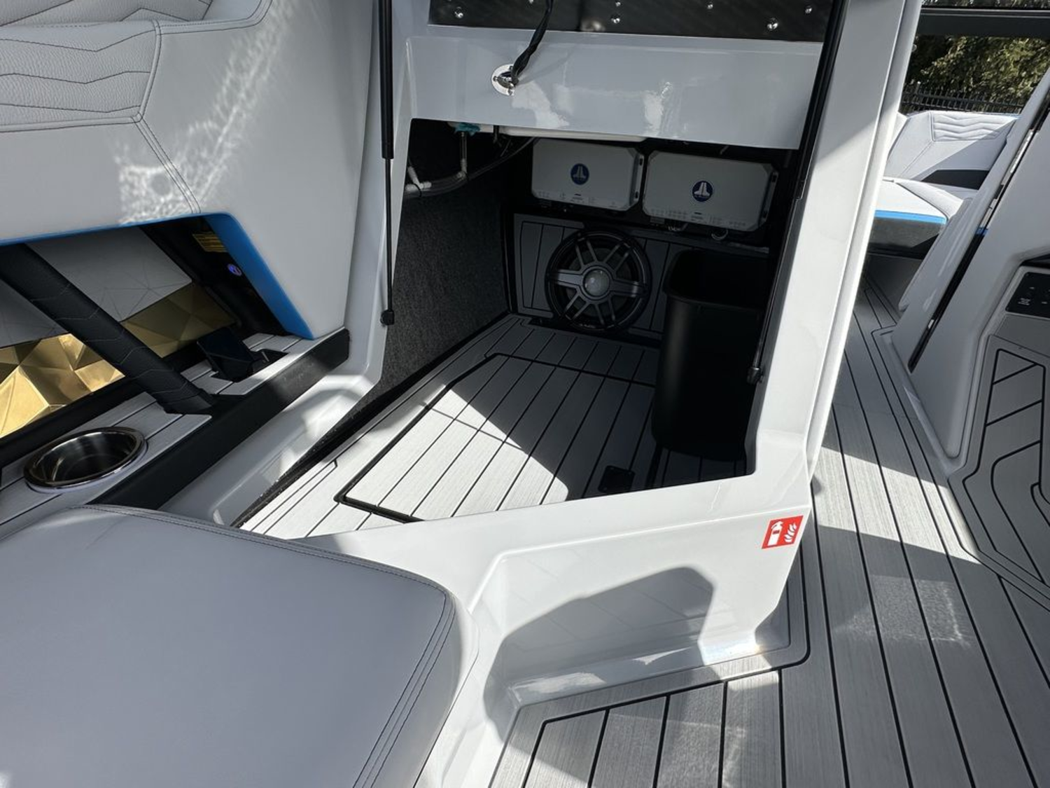 2027 Nautique G25