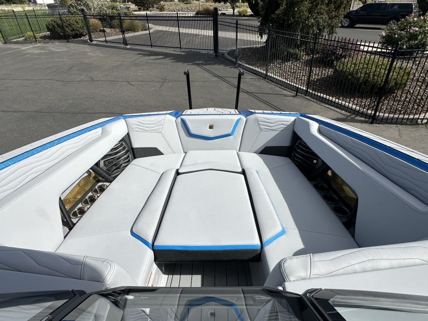 2027 Nautique G25