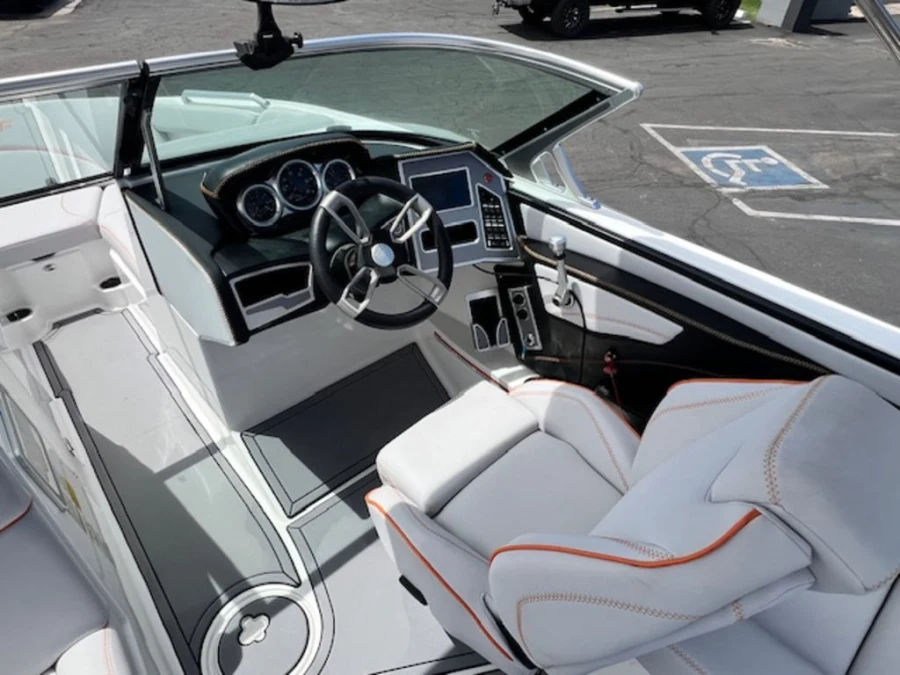 2019-mastercraft-xt22-144108-image11