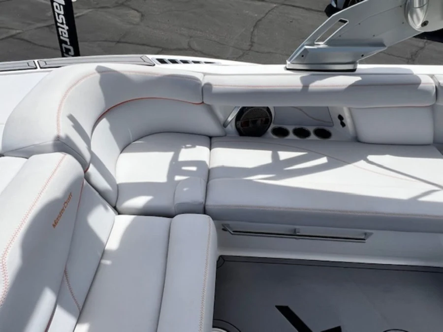 2019-mastercraft-xt22-144108-image13