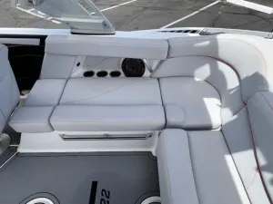 2019-mastercraft-xt22-144108-image15