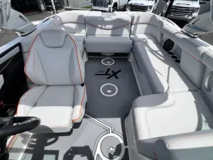 2019-mastercraft-xt22-144108-image17