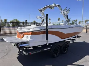 2019-mastercraft-xt22-144108-image6