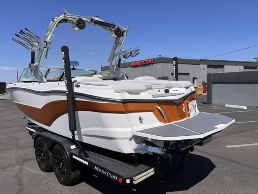 2019-mastercraft-xt22-144108-image8