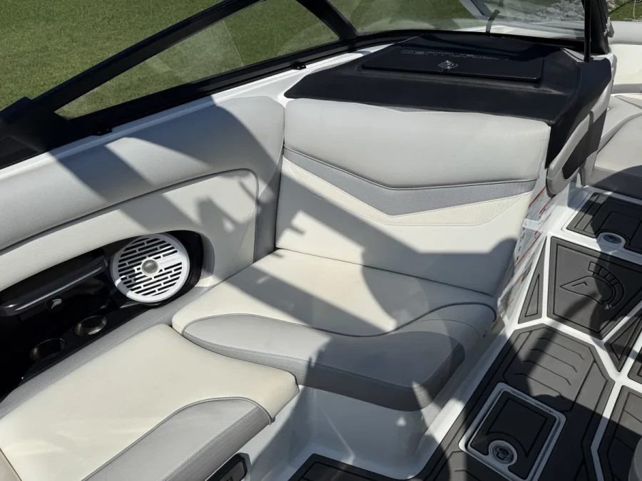 2019-centurion-ri237-144112-image7.webp
