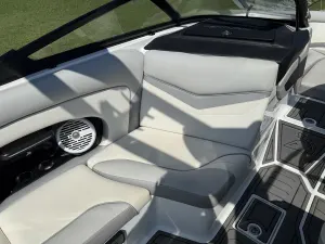 2019-centurion-ri237-144112-image7.webp